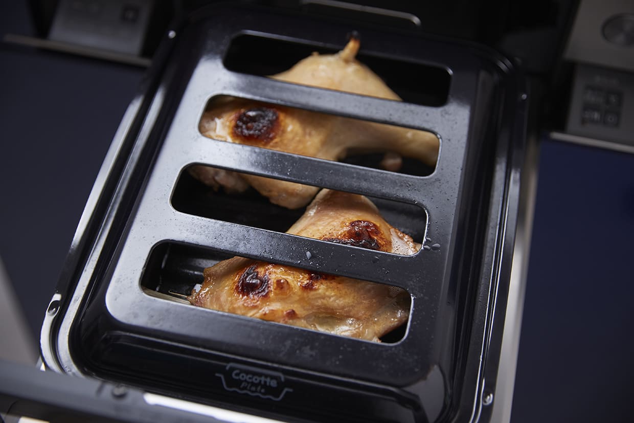 鶏モモ肉をグリルで焼く