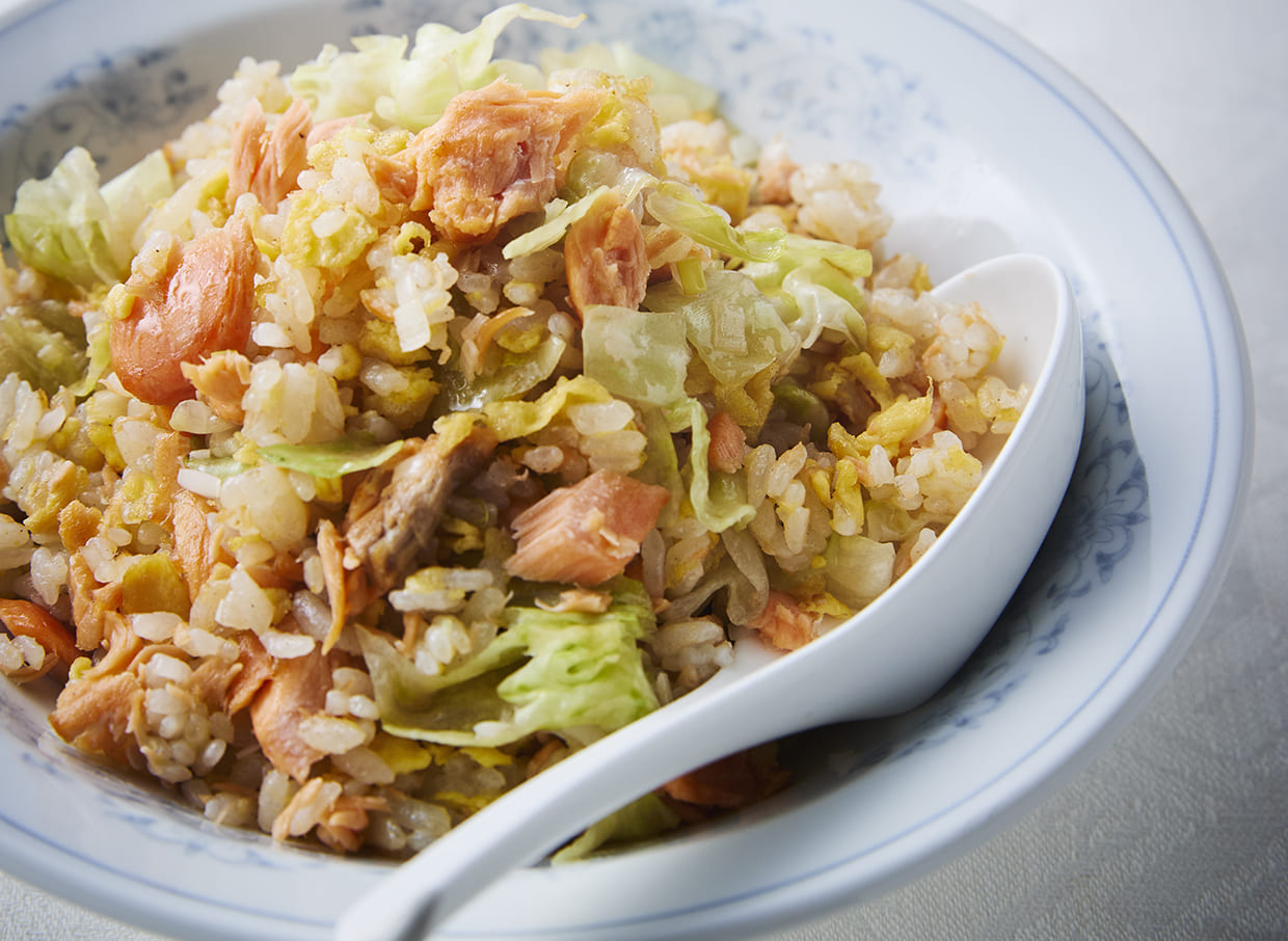 焼鮭とレタスの炒飯の完成