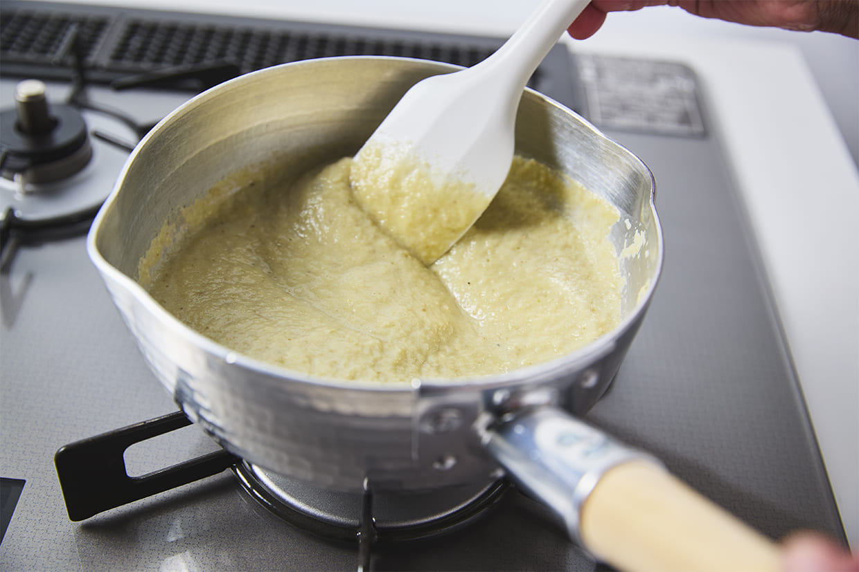 ナスのペーストを火にかける