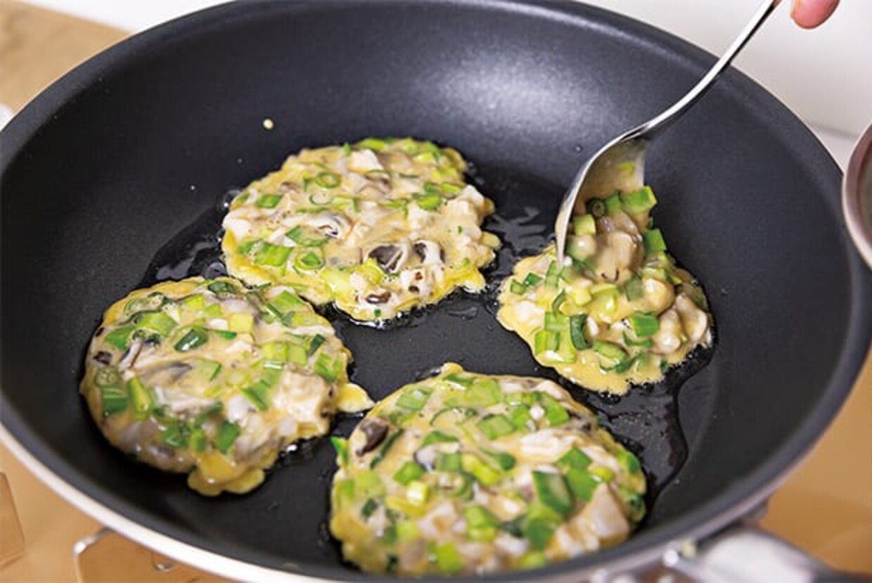 広東風牡蛎のお好み焼きのレシピ、流し入れる