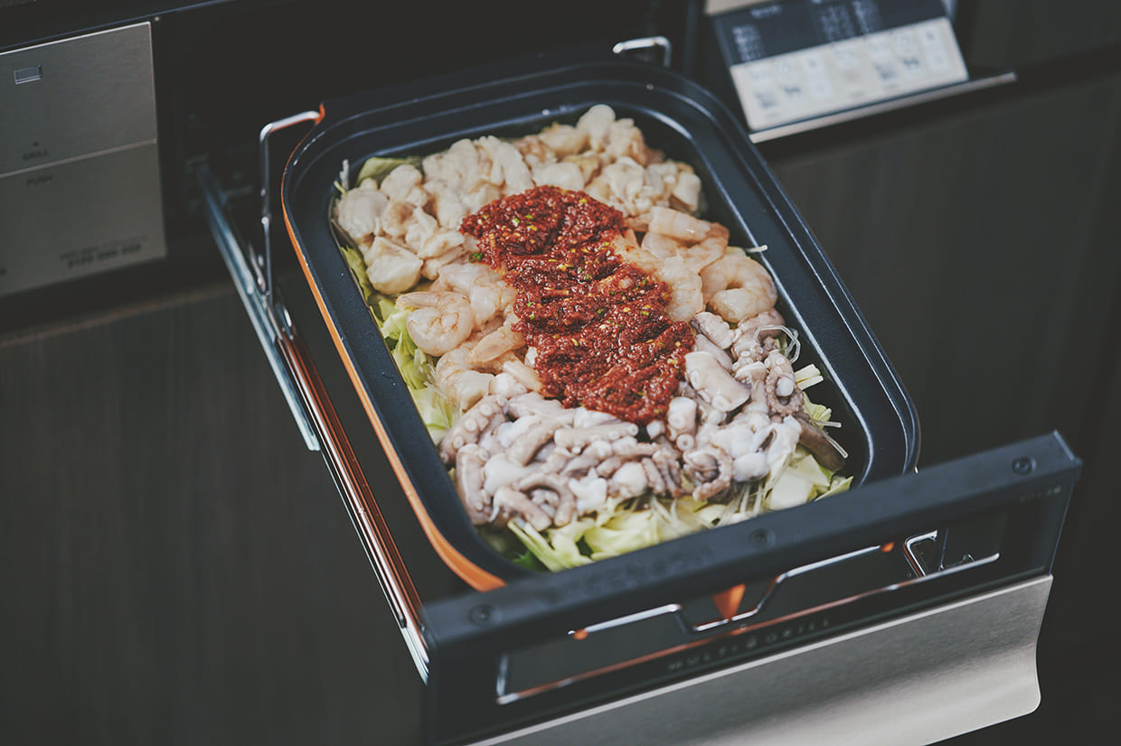 キャセロールに具材を入れる