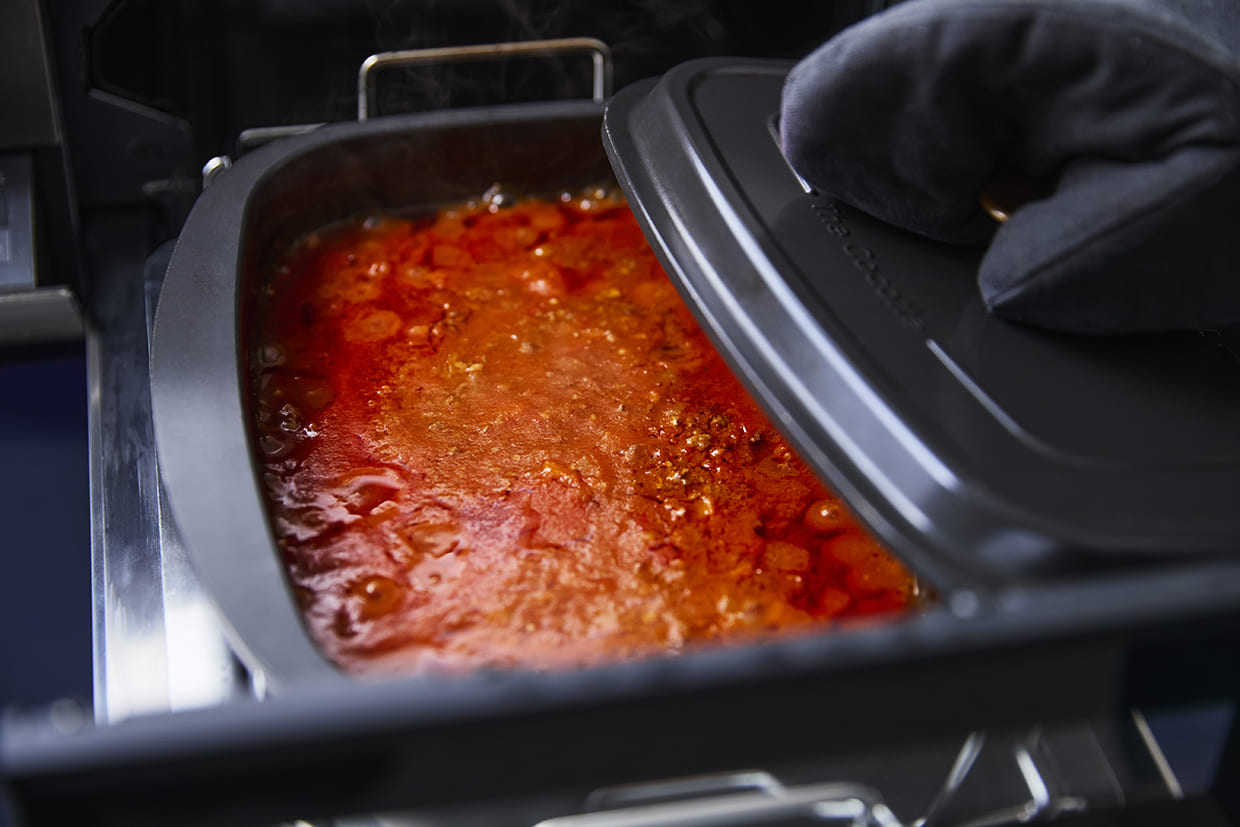 ソースを煮込む