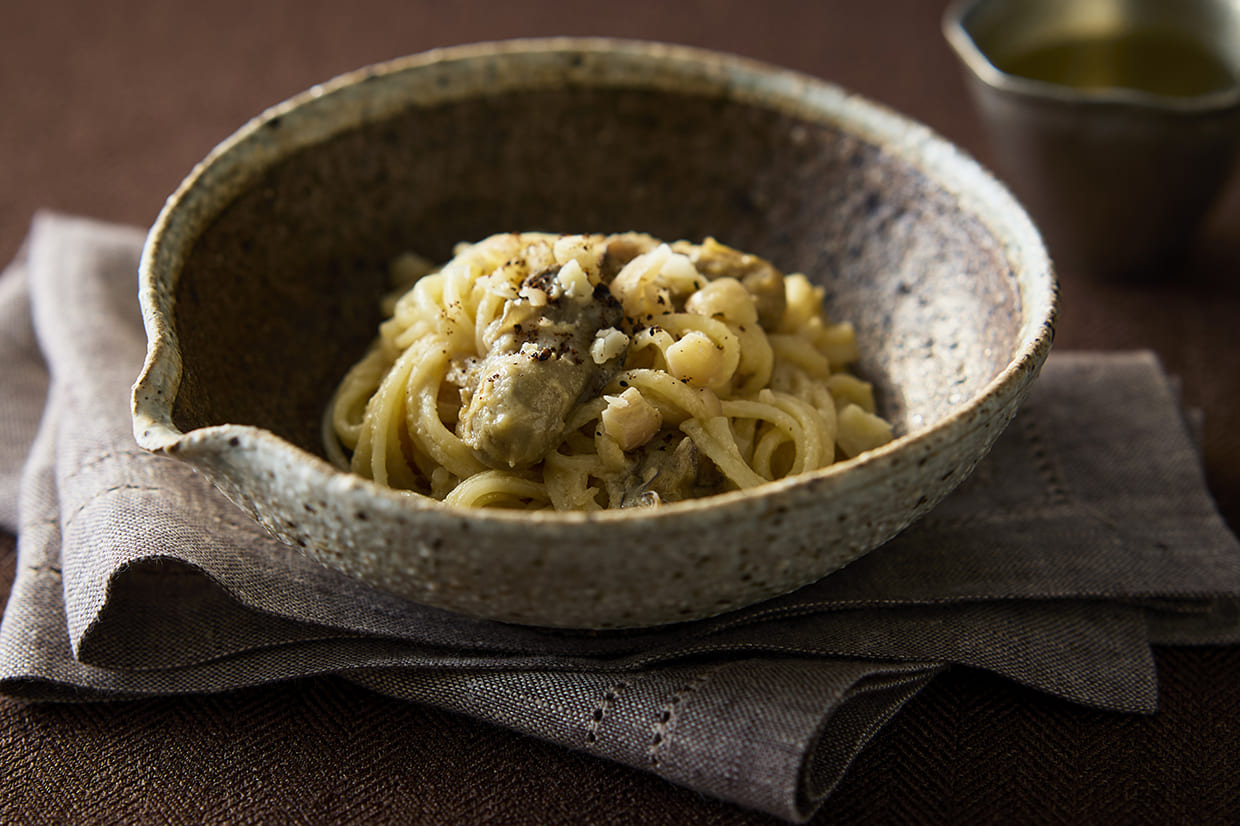 『お料理とお酒 ふくら』の牡蛎の和え麺の完成