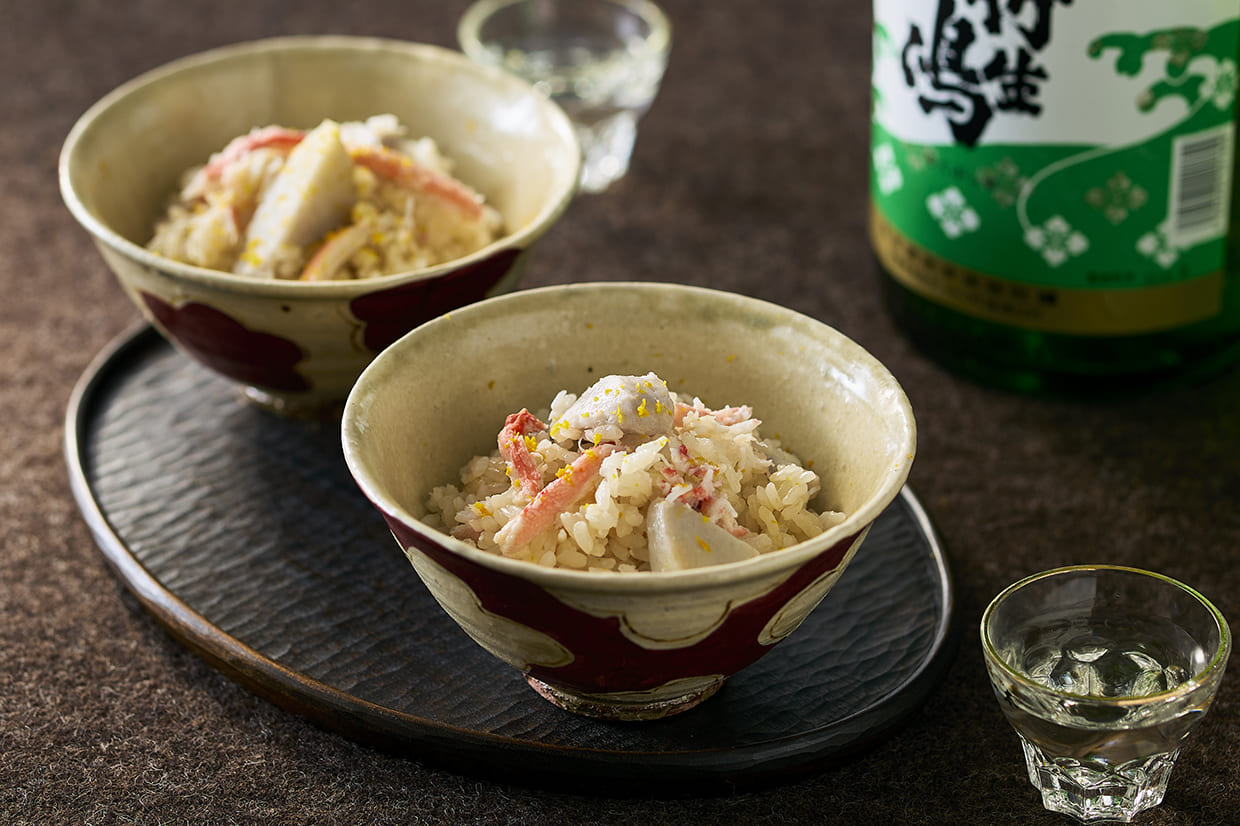 『お料理とお酒 ふくら』のカニと海老芋の炊き込みご飯の完成