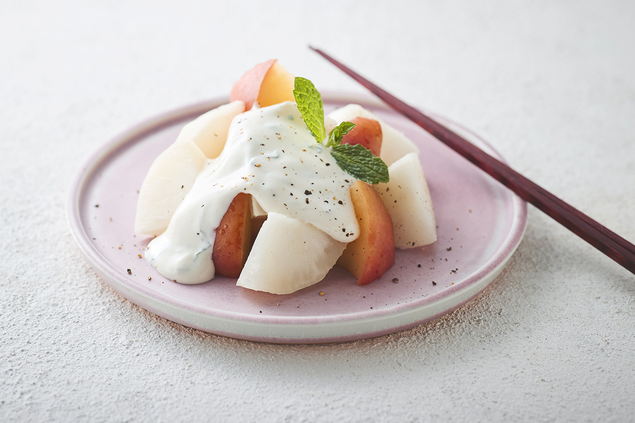 『みつか坊主』のカブとリンゴの塩麹ヨーグルトサラダの完成