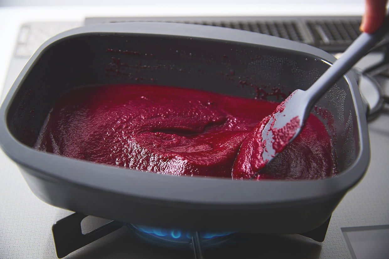 ビーツのピュレを煮る