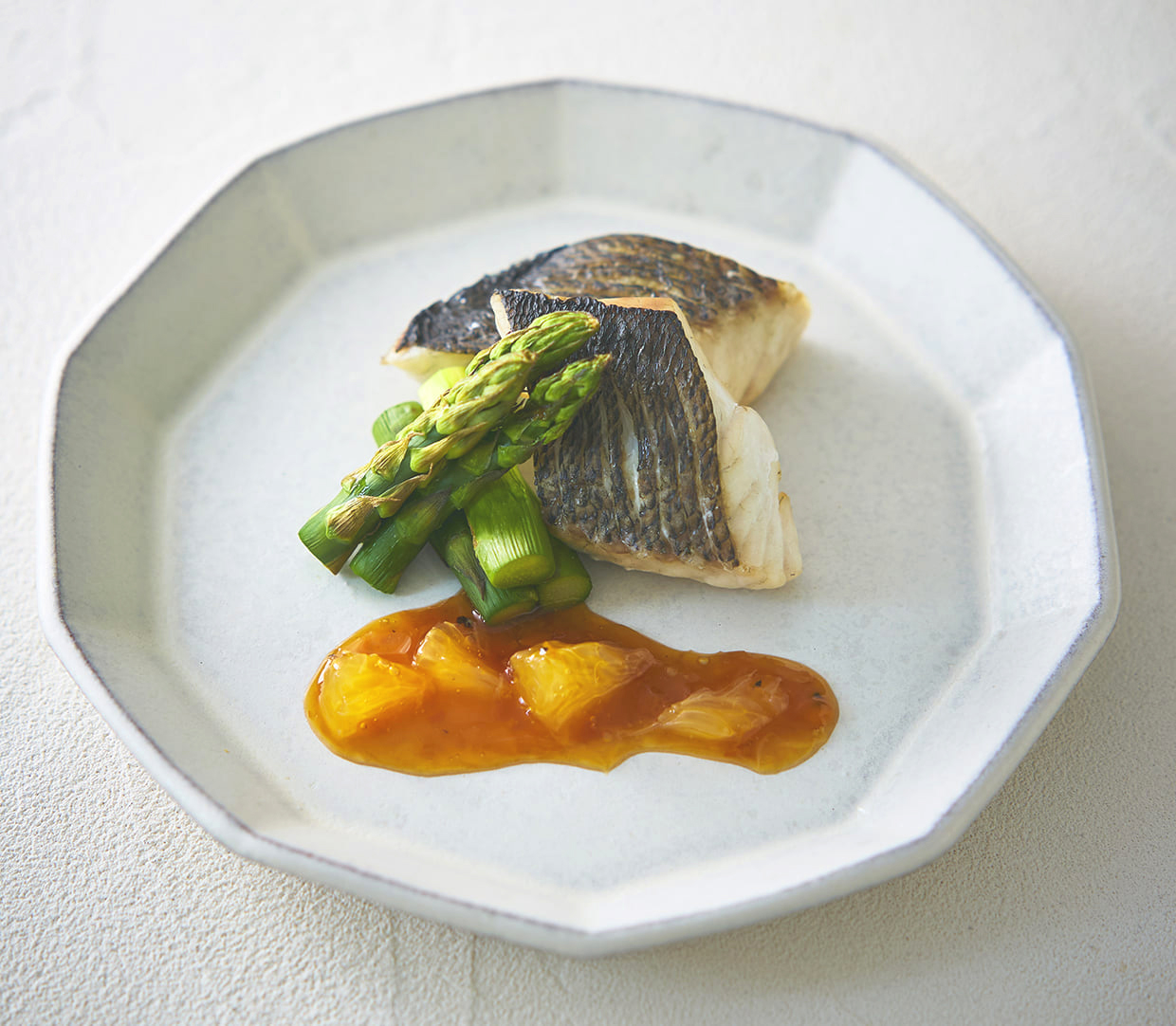スズキとアスパラガスのグリル 夏ミカンソースの完成