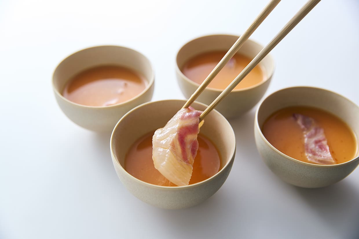 卵液に鯛をのせる