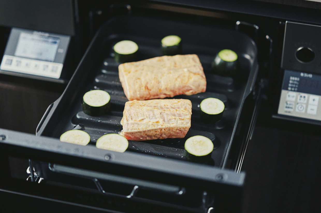 鮭を波型プレートパンで焼く