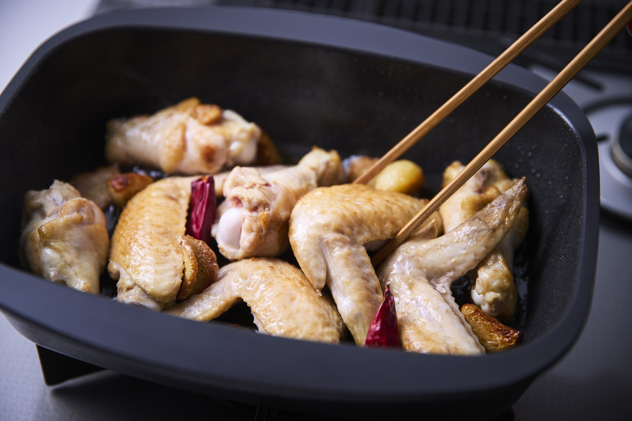 鶏手羽元、鶏手羽先を焼く