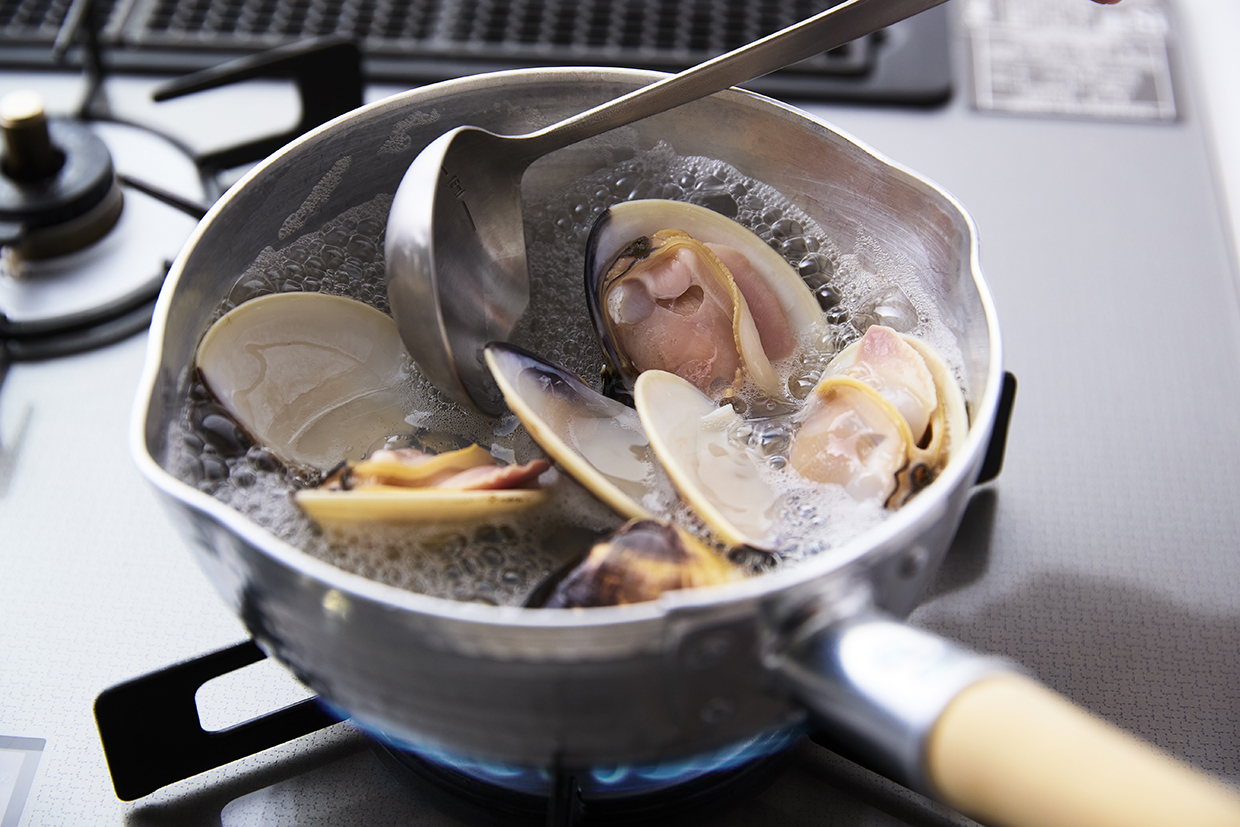 ハマグリを茹でる