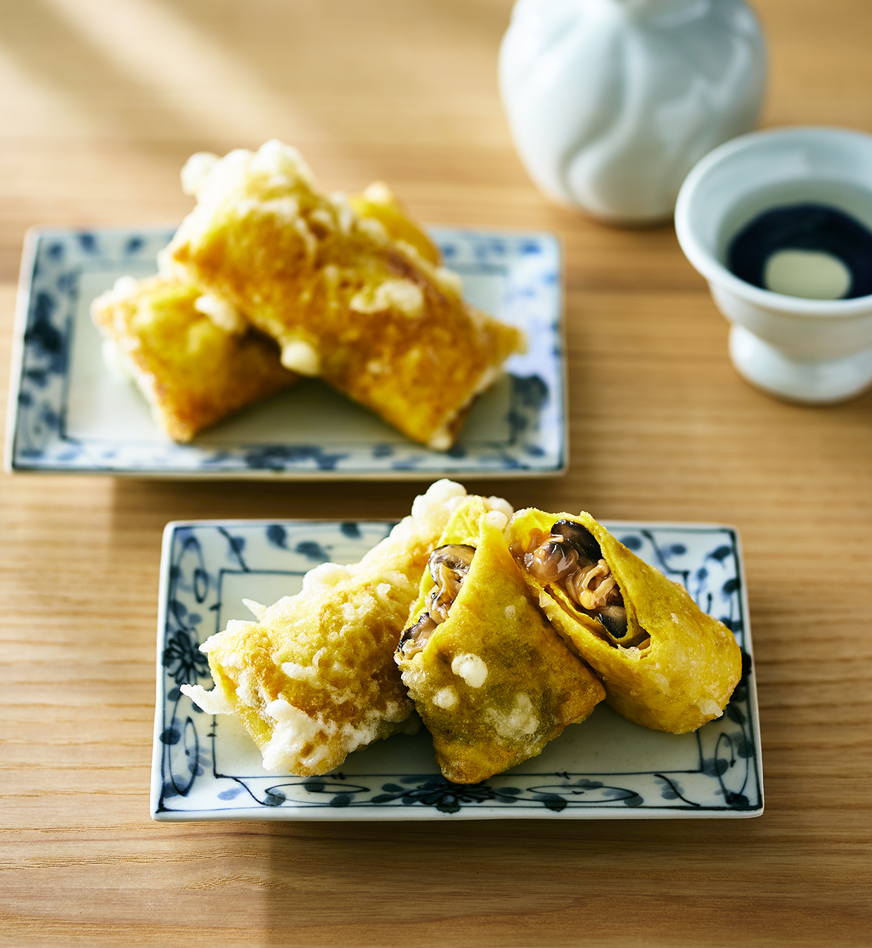 『日本料理と日本酒 惠史（さとし）』ののキノコの玉子春巻きの完成