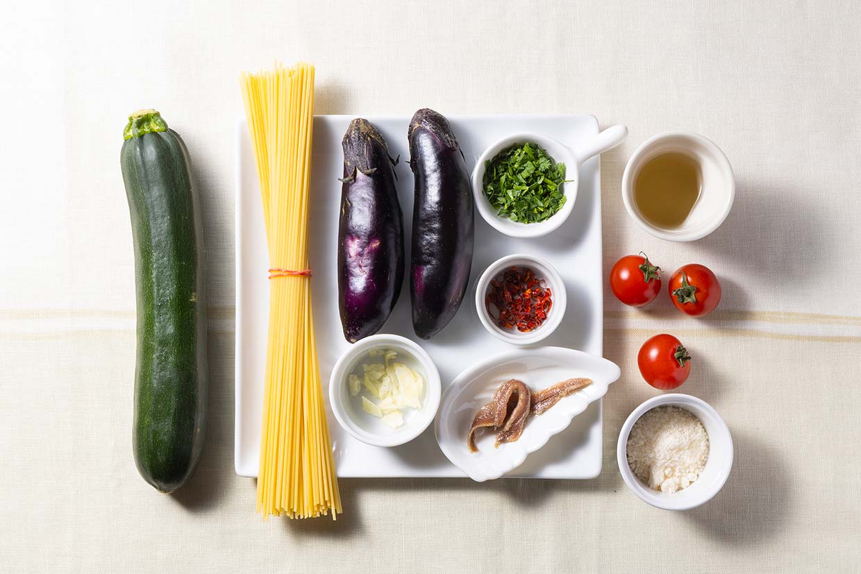 「ナスとズッキーニのスパゲッティ」材料