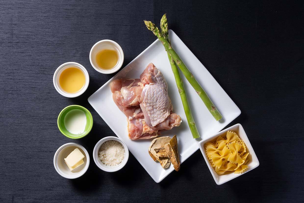 「鶏とポルチーニのショートパスタ」材料