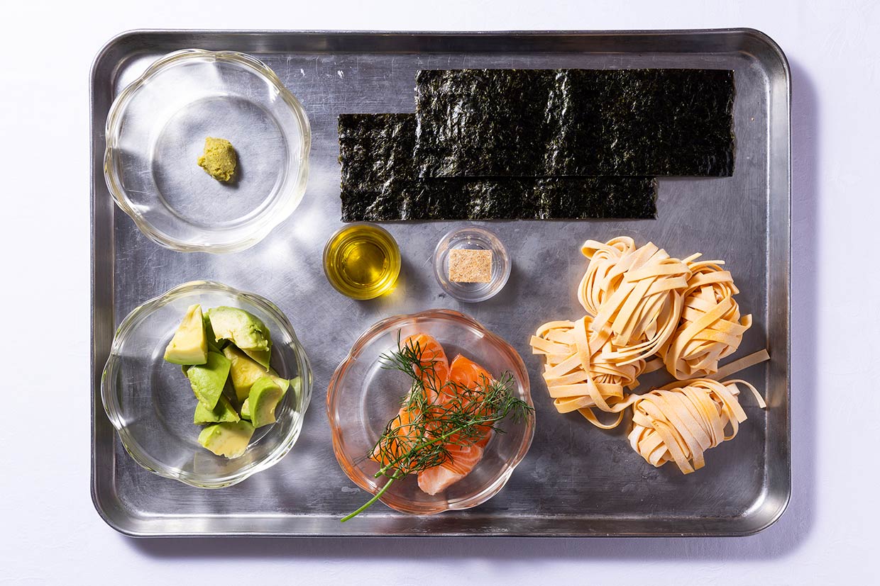 「サーモンとアボカドのタリアテッレ」材料