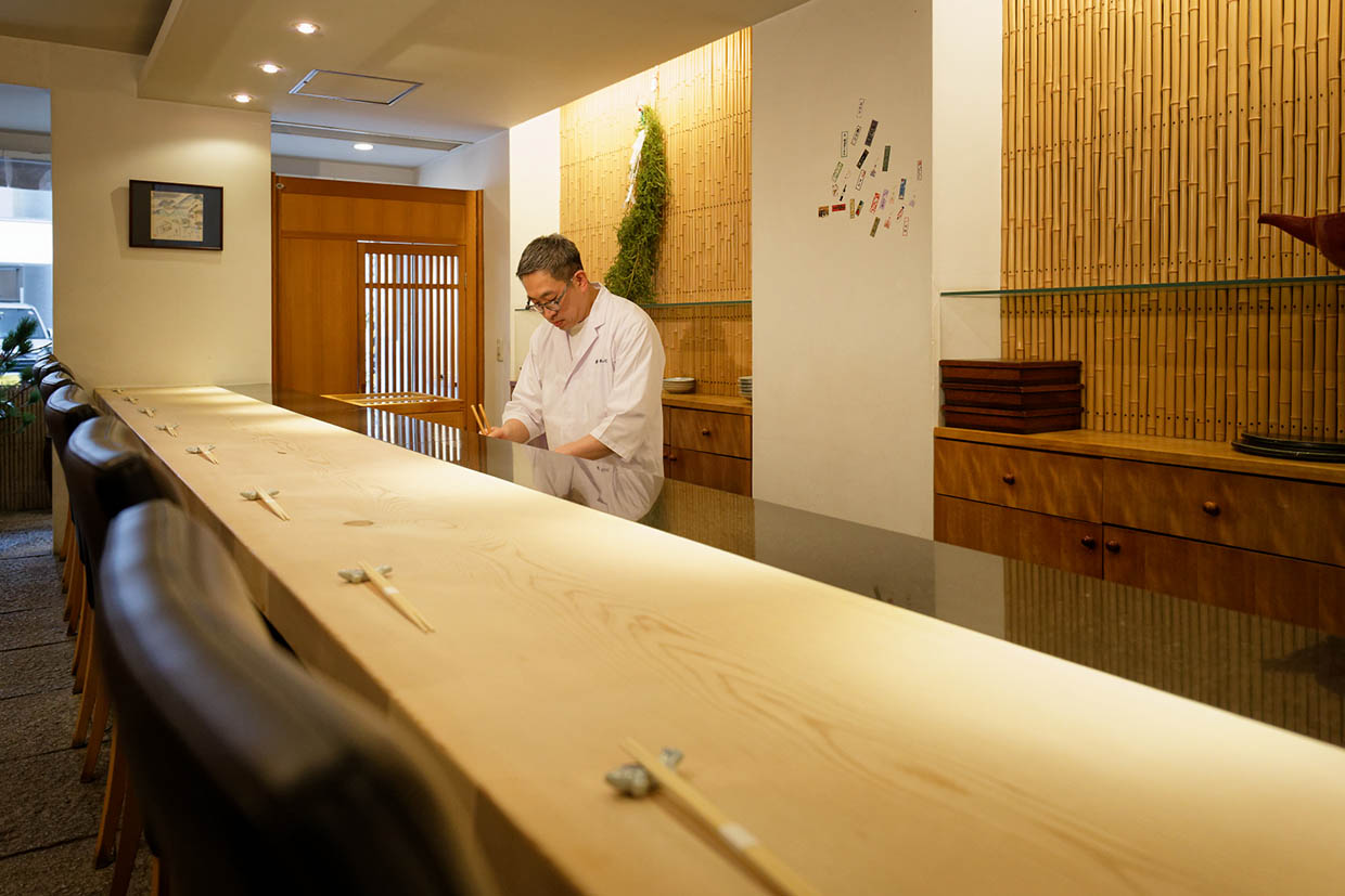京都・北大路『鮨かわの』店内とご主人