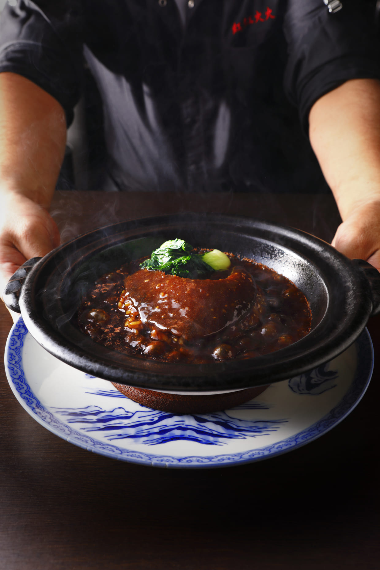 『紅紅火火』「濃厚白湯ふかひれ姿土鍋ごはん」（尾ビレ75g）