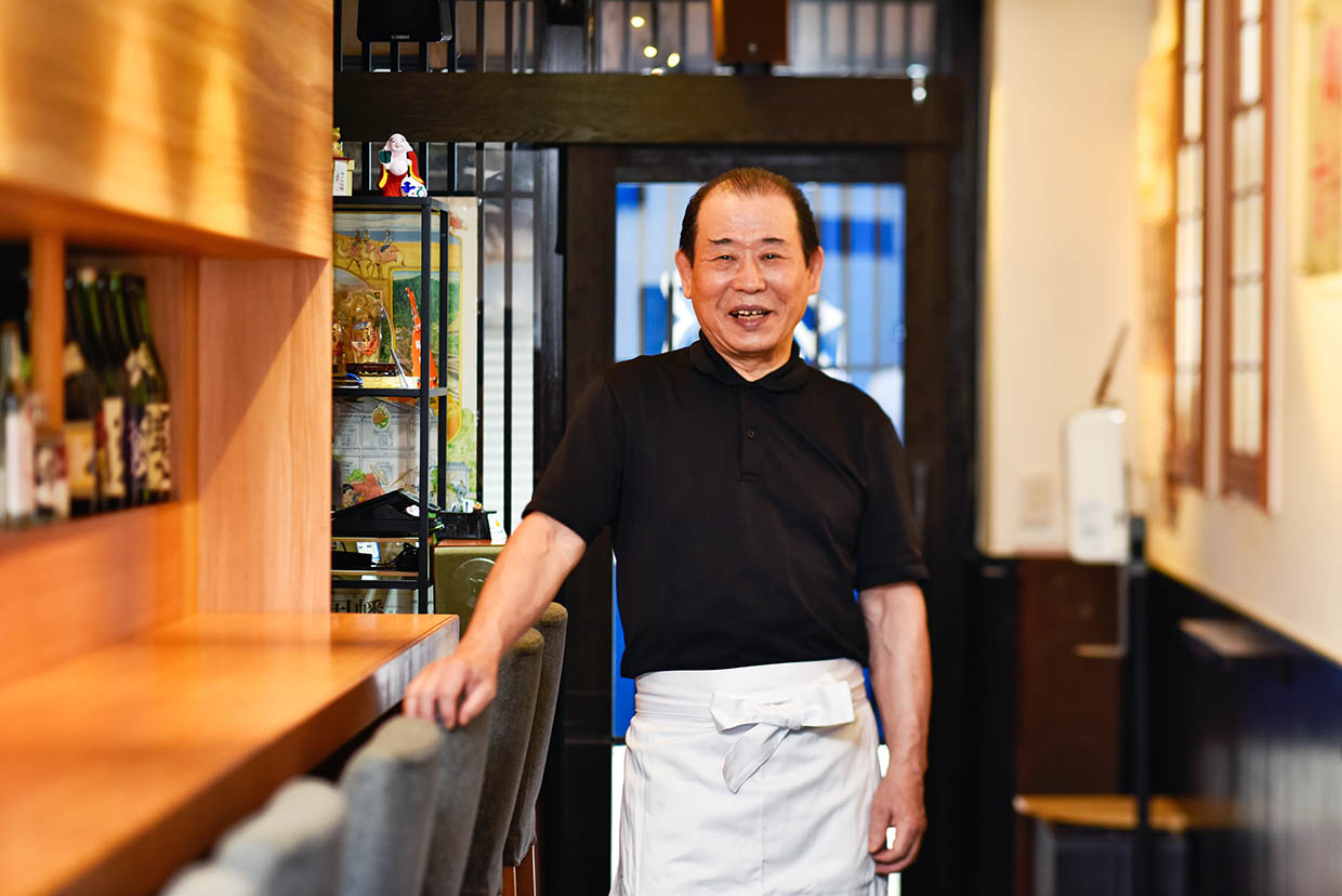 『郷音』店内＆ご主人