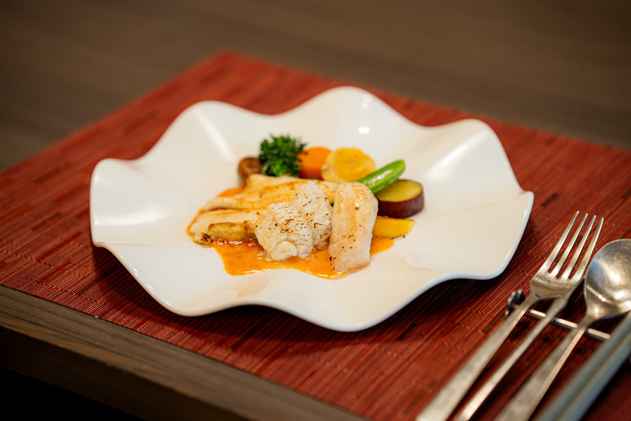 神戸『鉄板ビストロQuatre』の「海の幸鉄板焼き盛り合わせ」