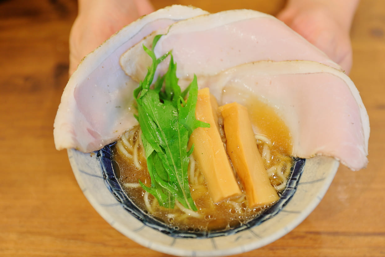 京都・伏見桃山『イタリアワインEnoteca C.d.G』の「鰐骨醤油ラーメン」
