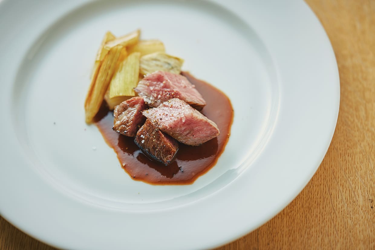 『レストラン ルスティク』の肉料理