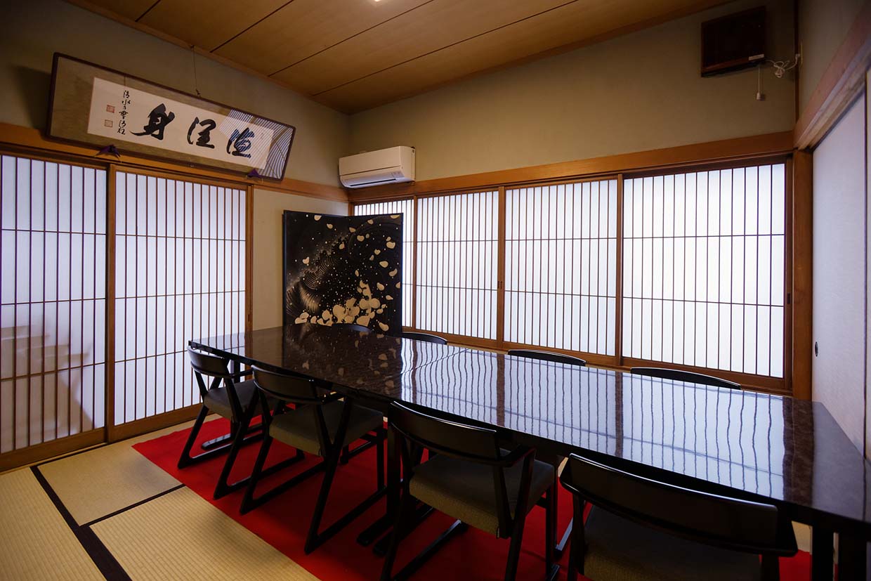 京都『割烹 やました』のテーブル個室