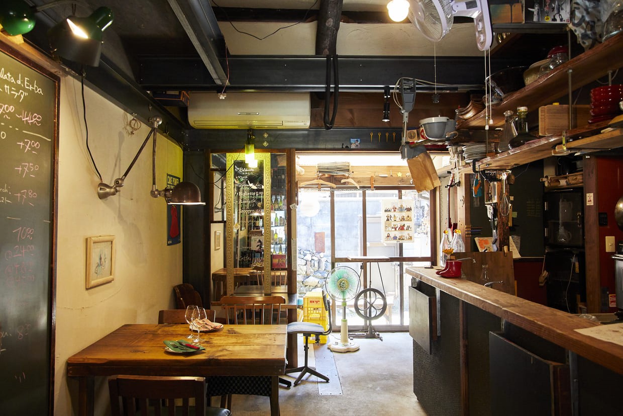 京都・神宮丸太町『Salsiccia! DELI』の店内