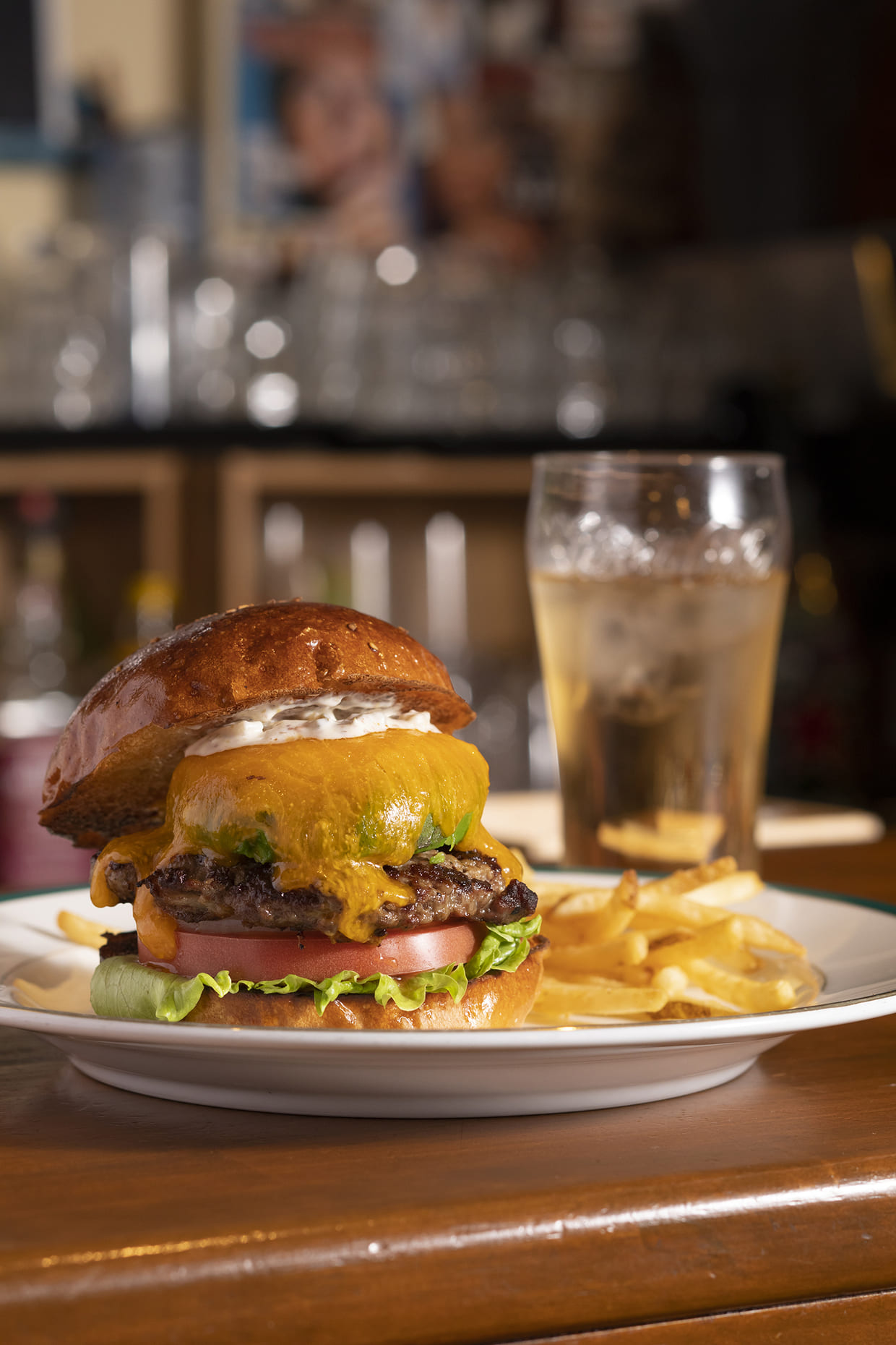 『Burger cafe Nick&Renēe』アボカドチーズバーガー