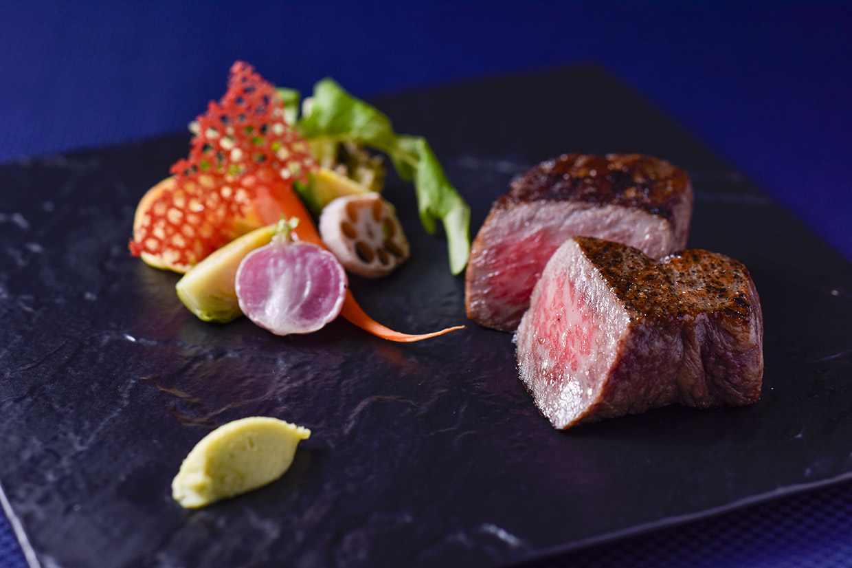 『Cafe＆Bar LIBER』の鳥取県産和牛サーロインステーキ