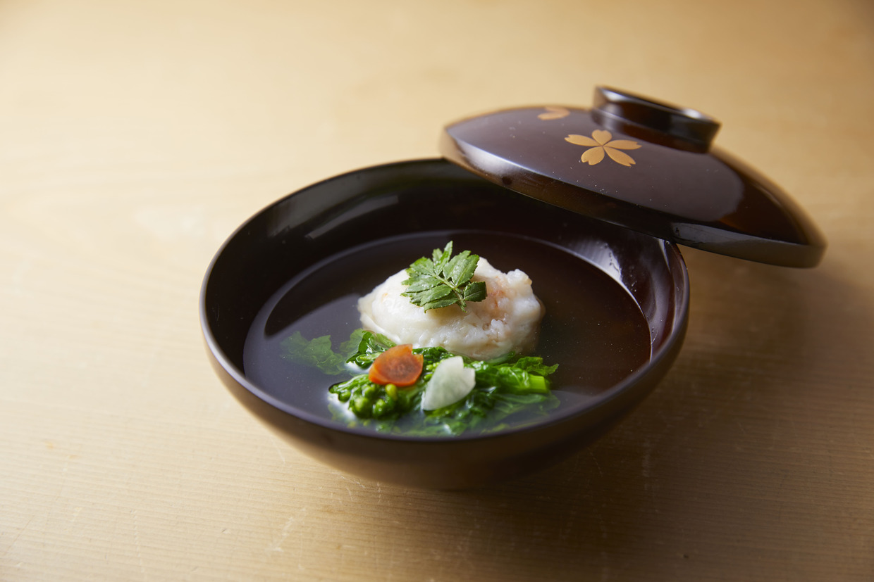 姫路『懐石 鷺風』の「エビ真薯のお吸い物」