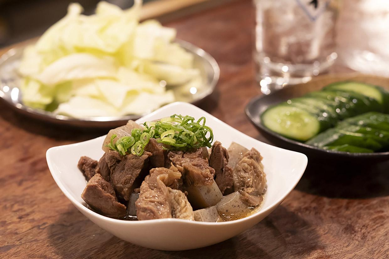 『串カツ七福神』のすじコン煮など