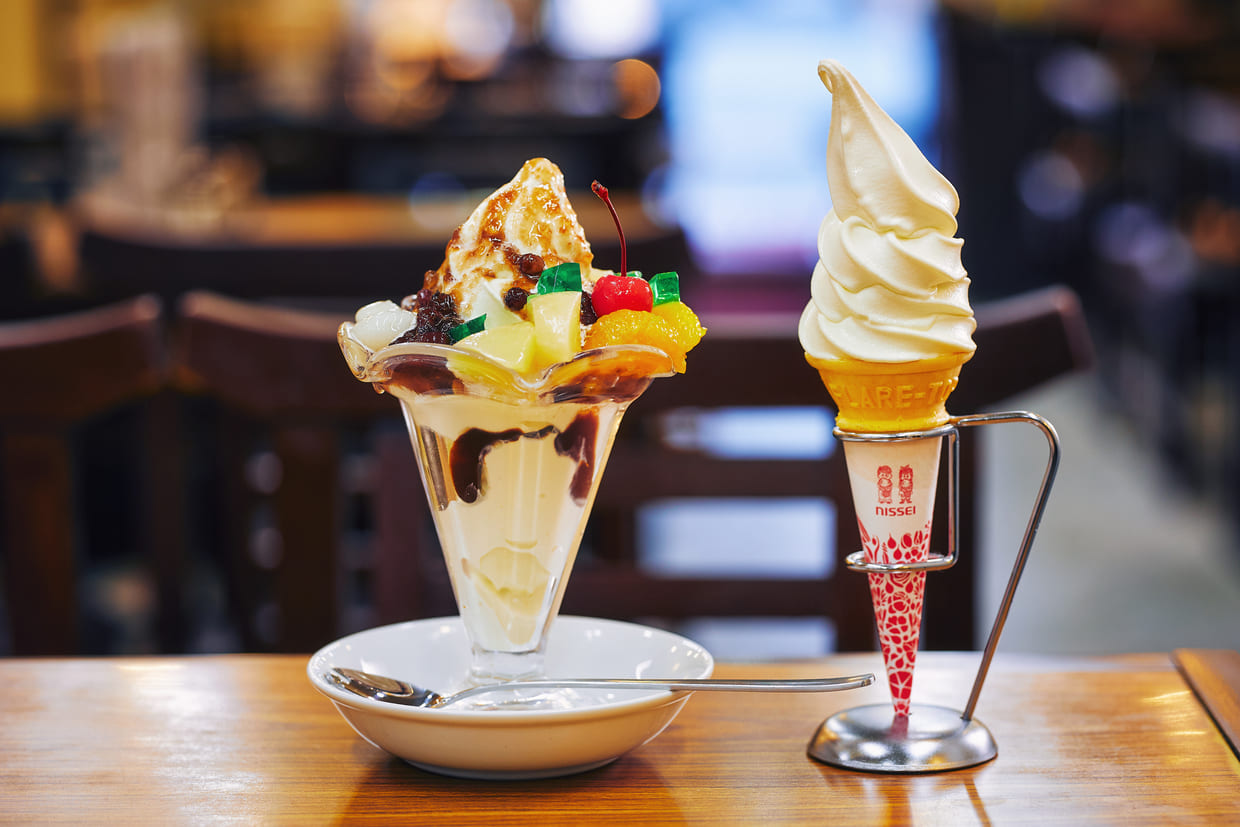 『中華そば京一本店』ミックスパフェ、ソフトクリーム