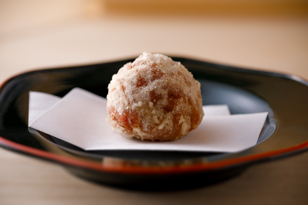 『天麩羅とお蕎麦 三輪』の梅干と鰯