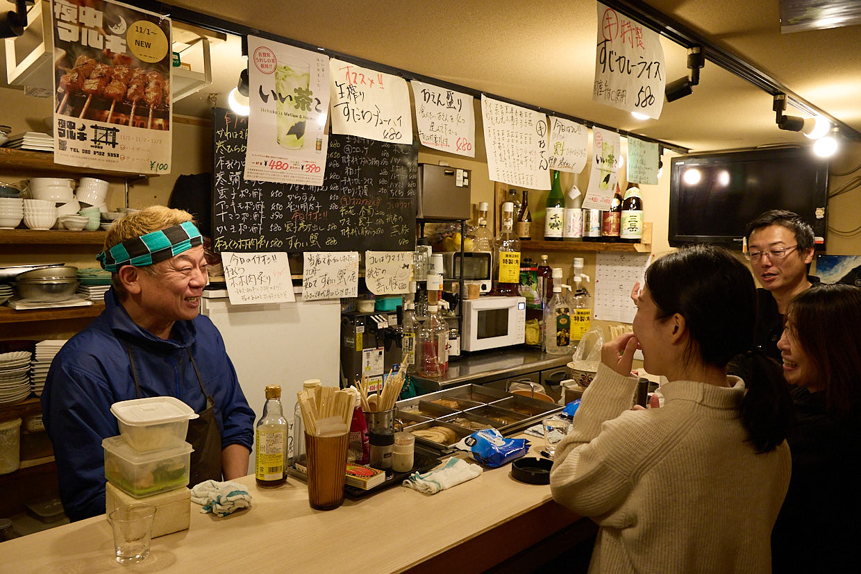 『立ち呑み 魚 酒 うどん マルキ』内観