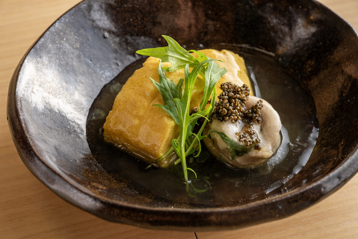『鶏割烹まことや』だし巻き玉子とささみしそ巻きのあんかけ