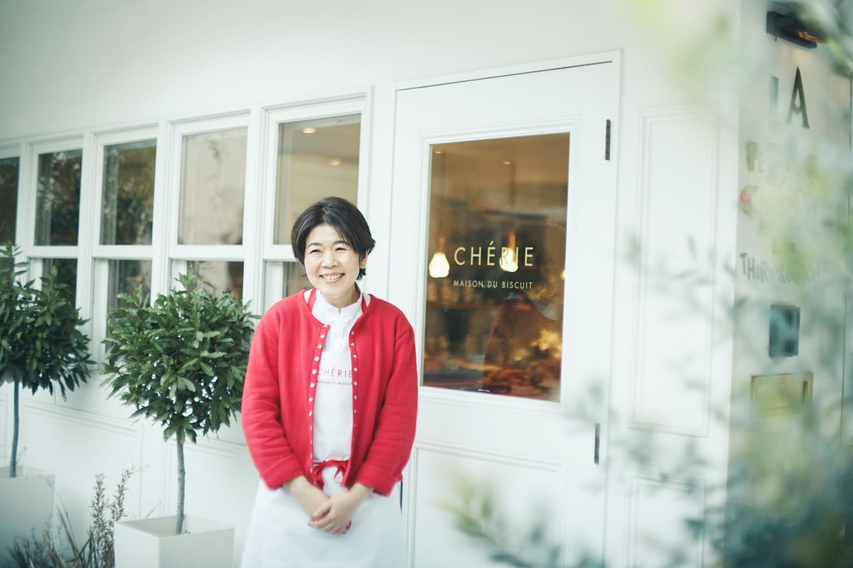 外観と小林かなえ先生