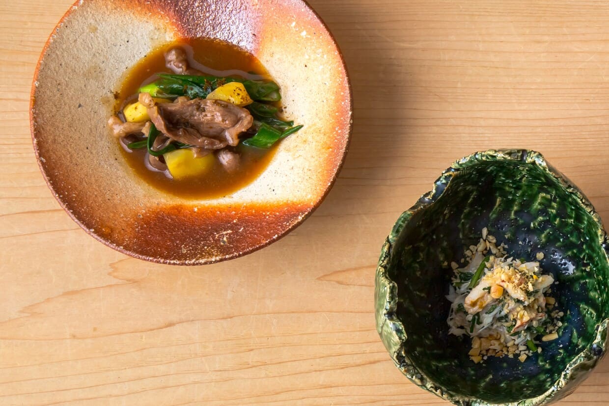 『悠々』の鴨の治部煮、カニと春菊の松の実和え