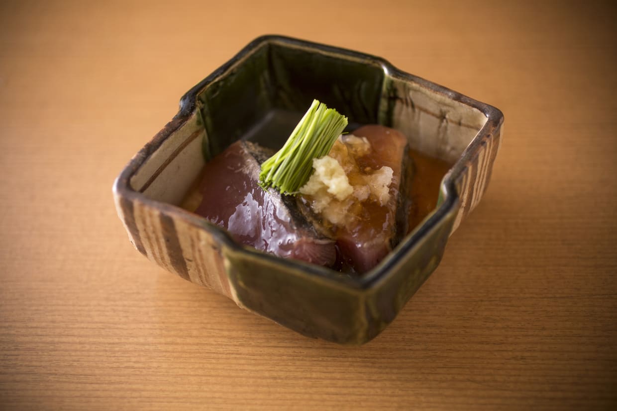 『柳田゛』お造りのカツオ炙り
