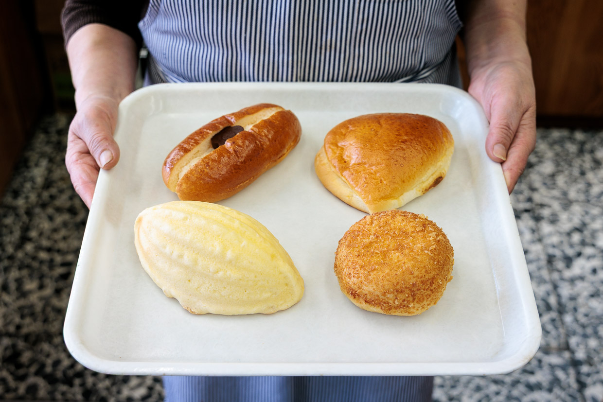 『大正製パン所』フラワーサンド、クリームパン、京のメロンパン、中辛カレーパン
