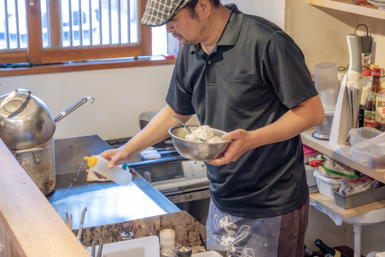 『鉄板焼きと日本のお酒 conne』調理風景