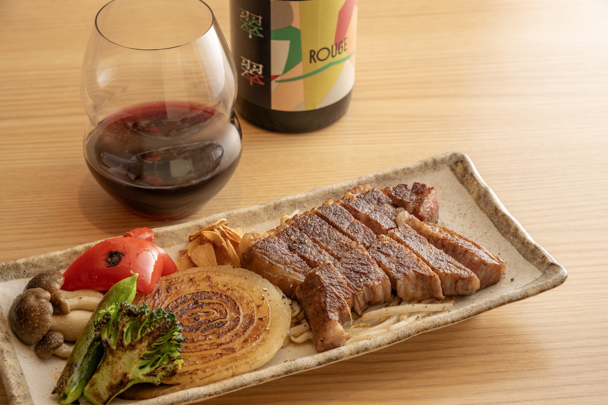 『鉄板焼きと日本のお酒 conne』とまん牛ステーキ
