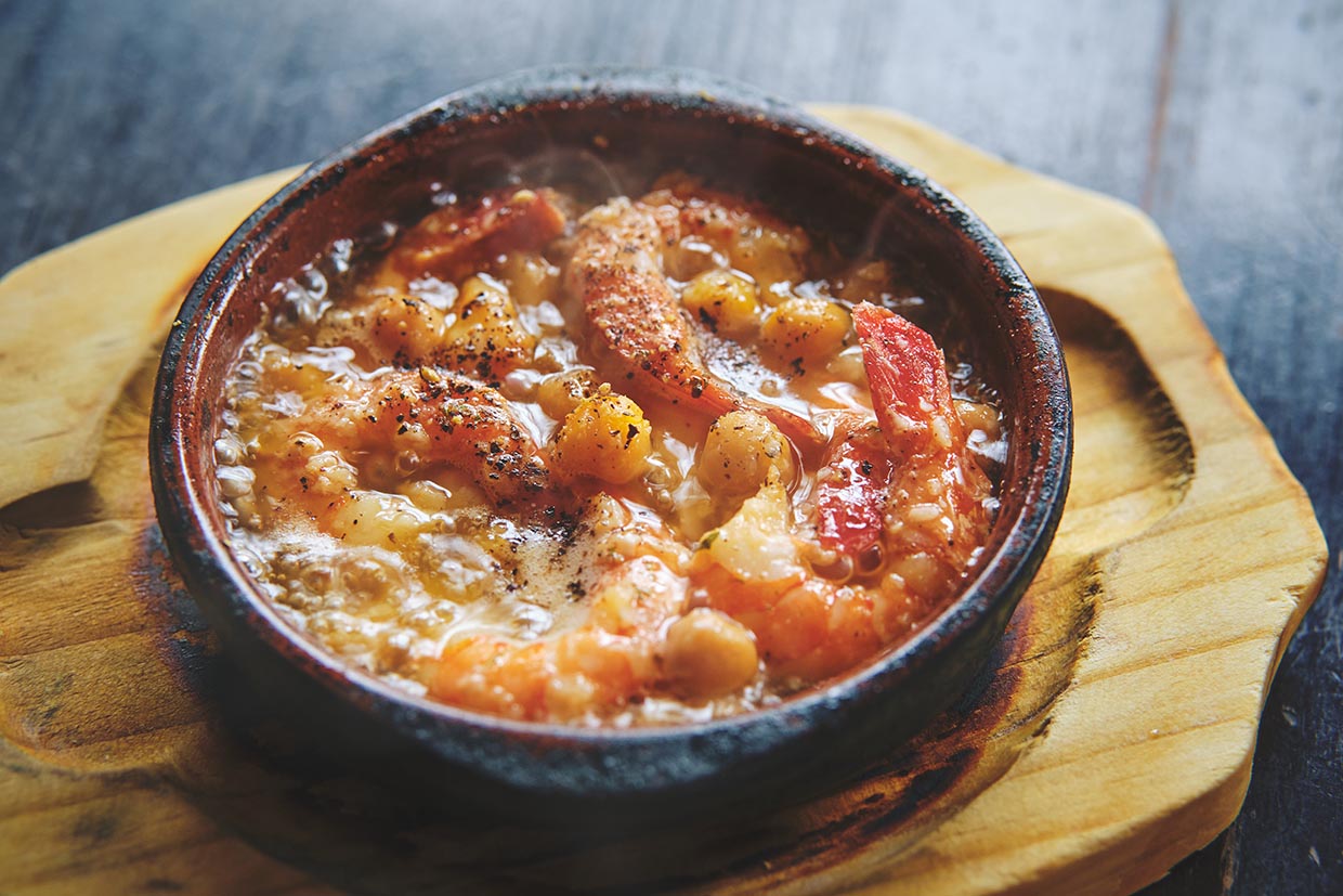 『フリーゴ』のエビとヒヨコ豆のアヒージョ