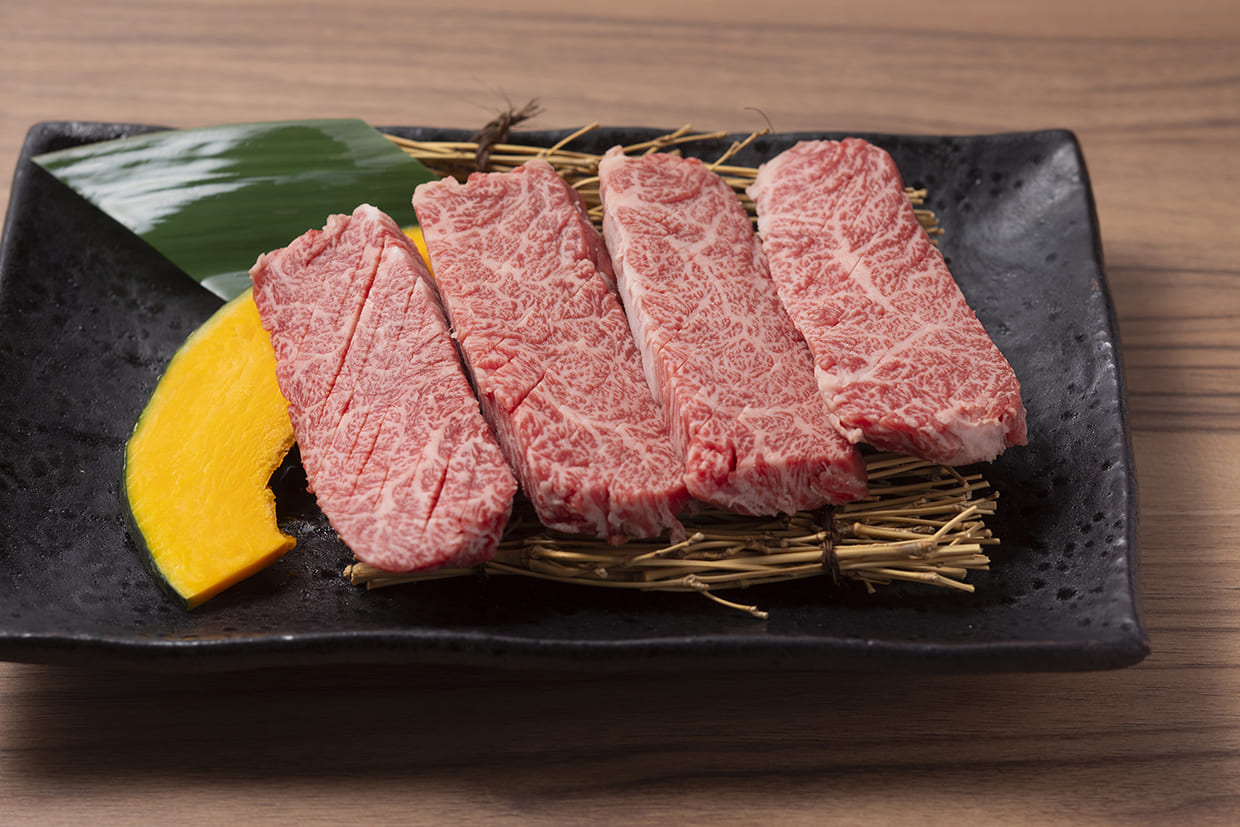 『萬樹亭』のハラミ皿盛り