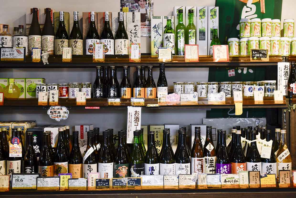 『いしはら商店』の酒棚