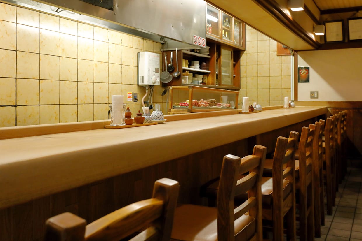 『二和鳥』の店内