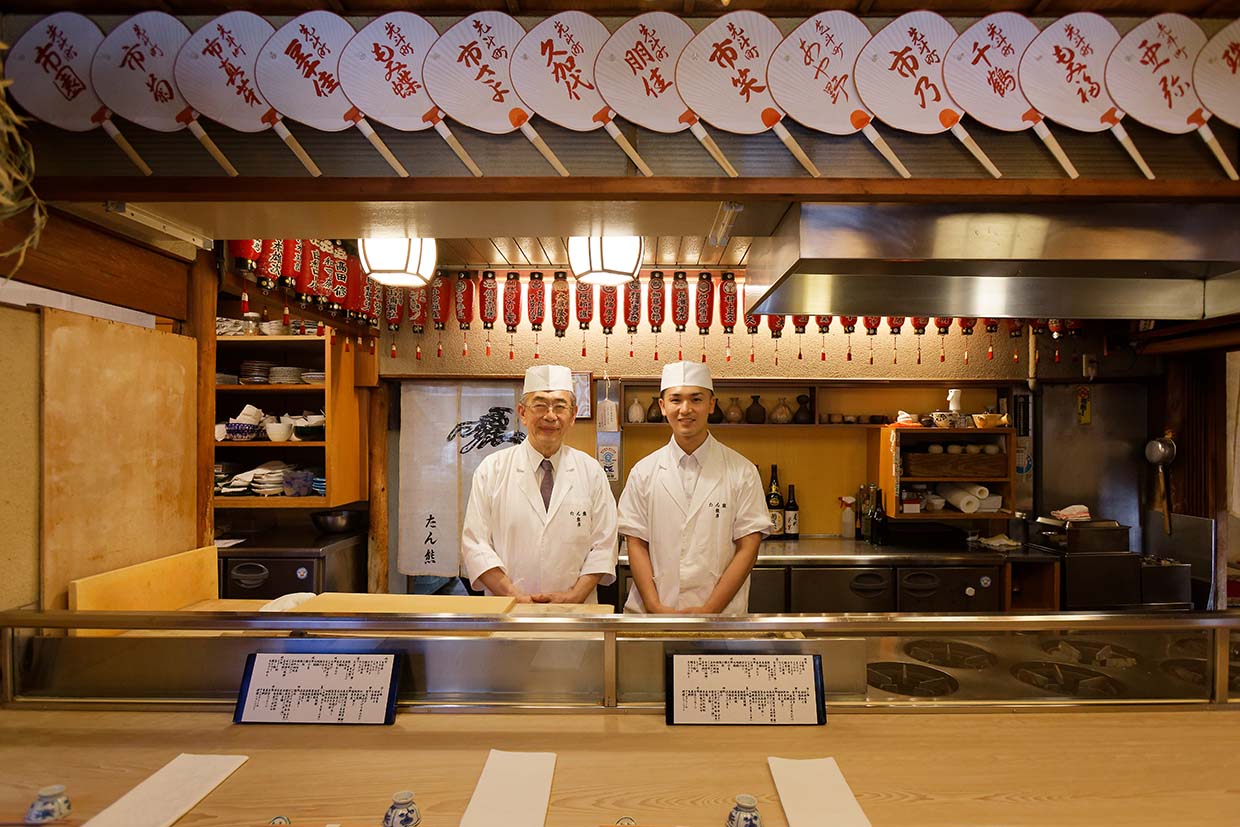『たん熊北店 本店』のカウンター