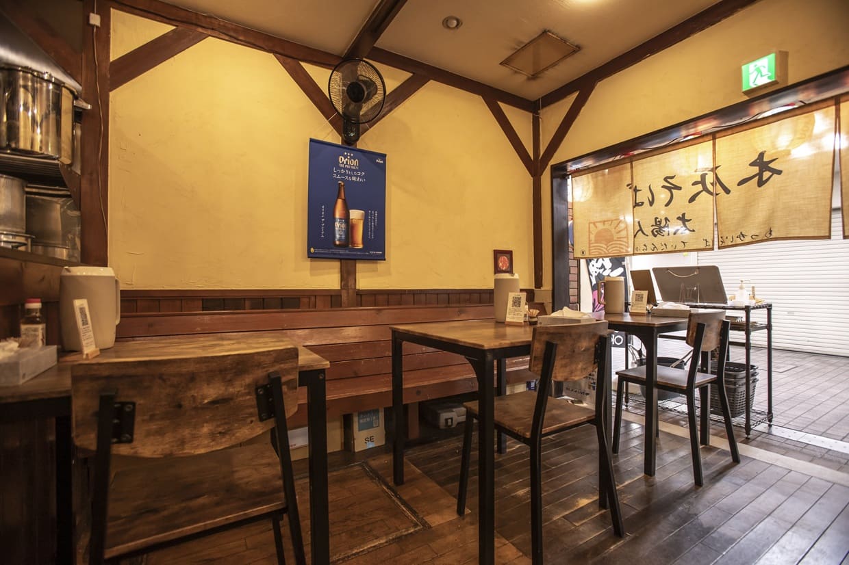 『木灰そば 太陽人』の店内