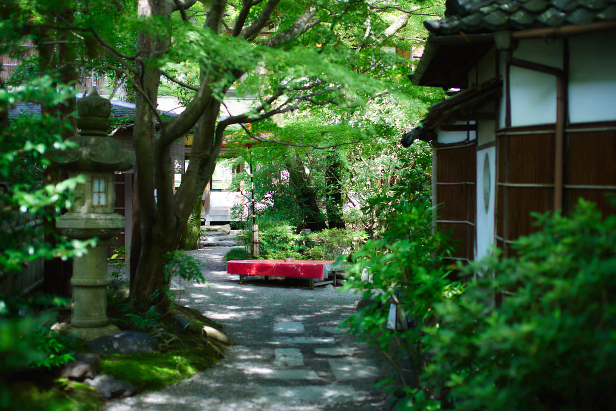 京都『山ばな 平八茶屋』庭