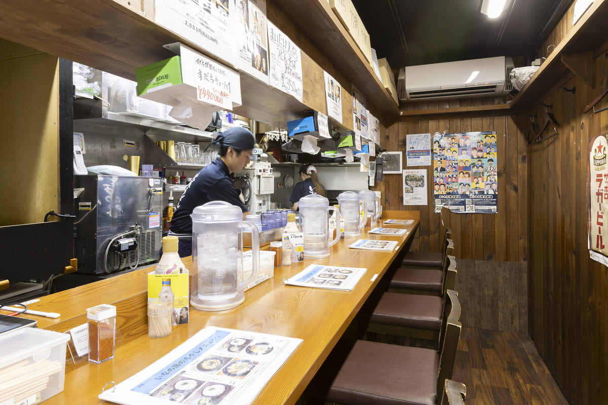 大阪 なんば 千日前『大阪うどん いなの路』内観
