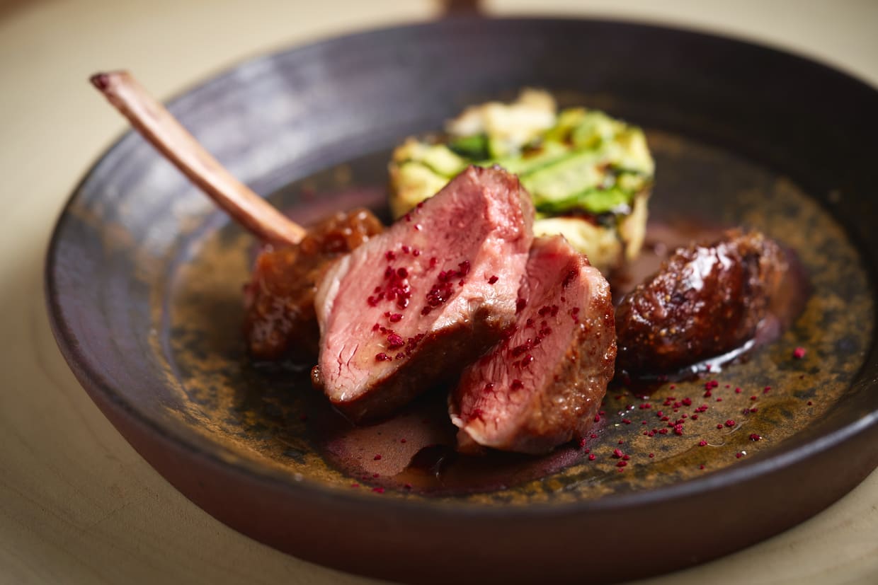 ニュージーランド産仔羊はしっとりとしなやかな肉質。